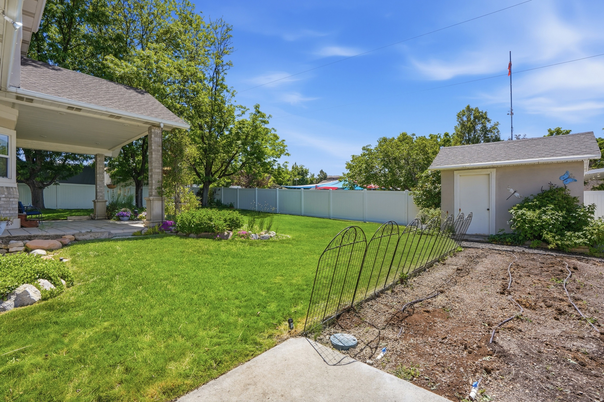 104 E CLEAR CREEK DR