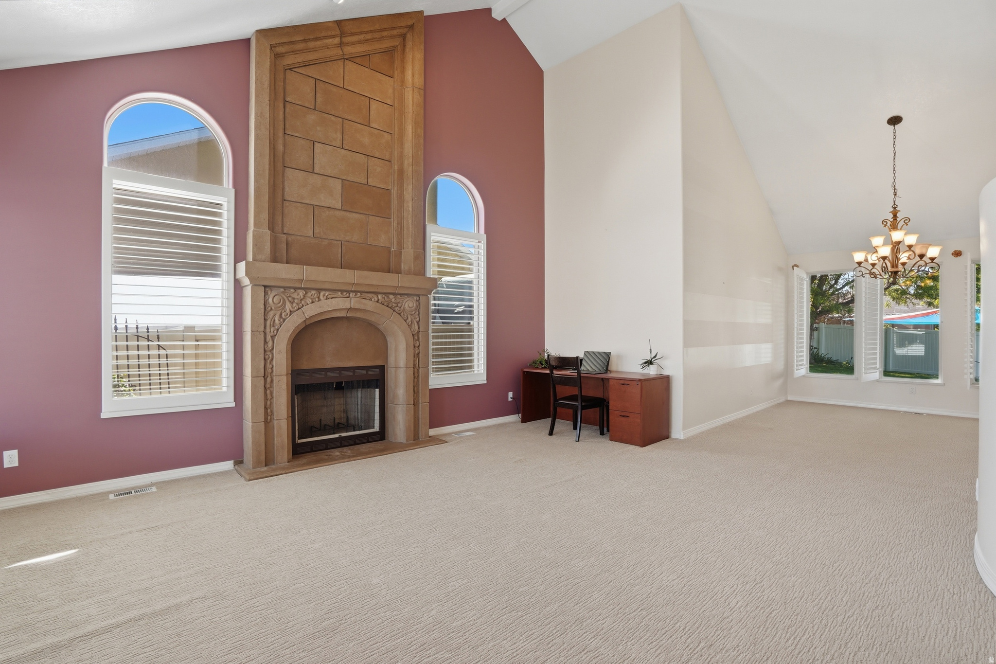 104 E CLEAR CREEK DR