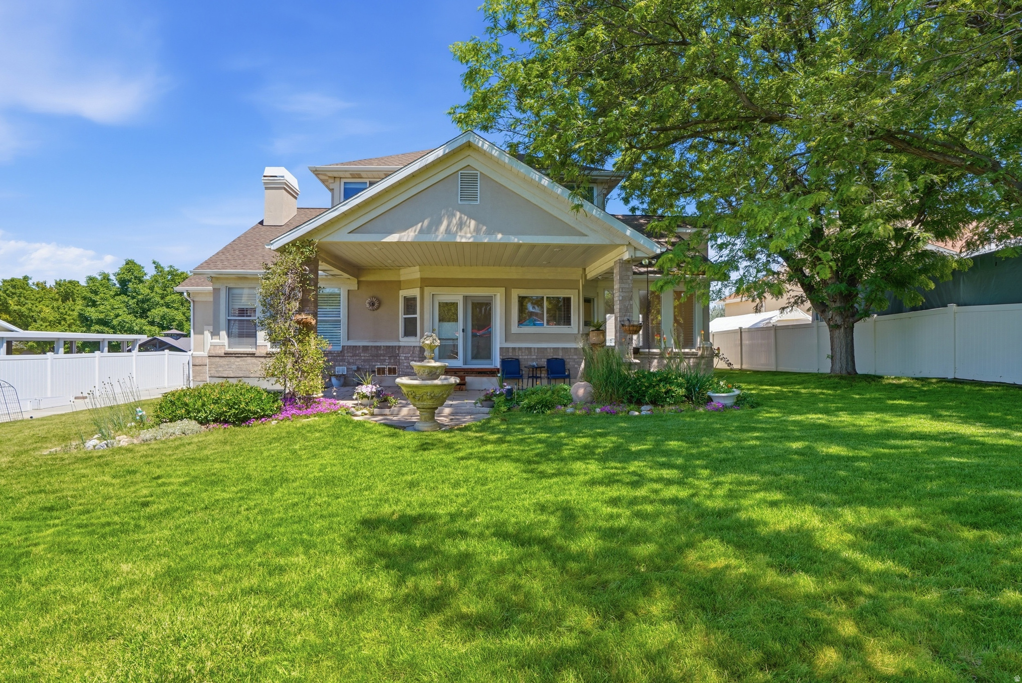 104 E CLEAR CREEK DR