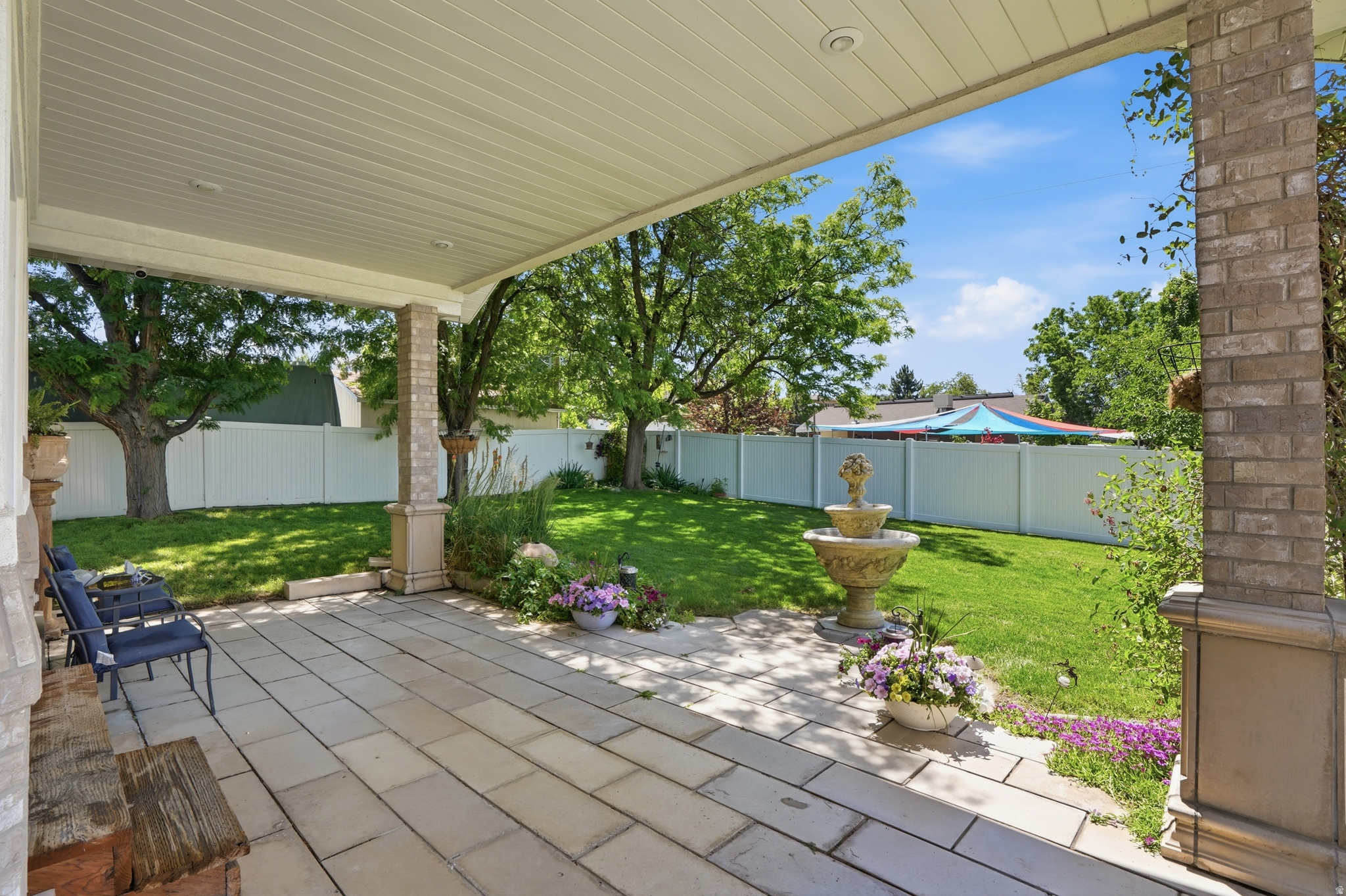 104 E CLEAR CREEK DR