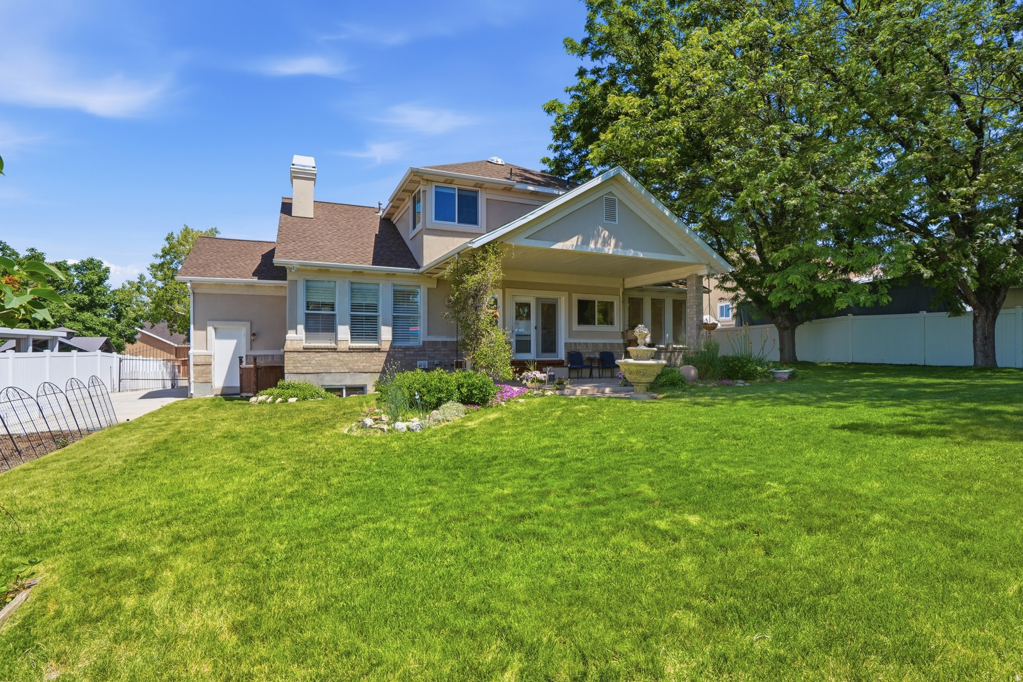 104 E CLEAR CREEK DR