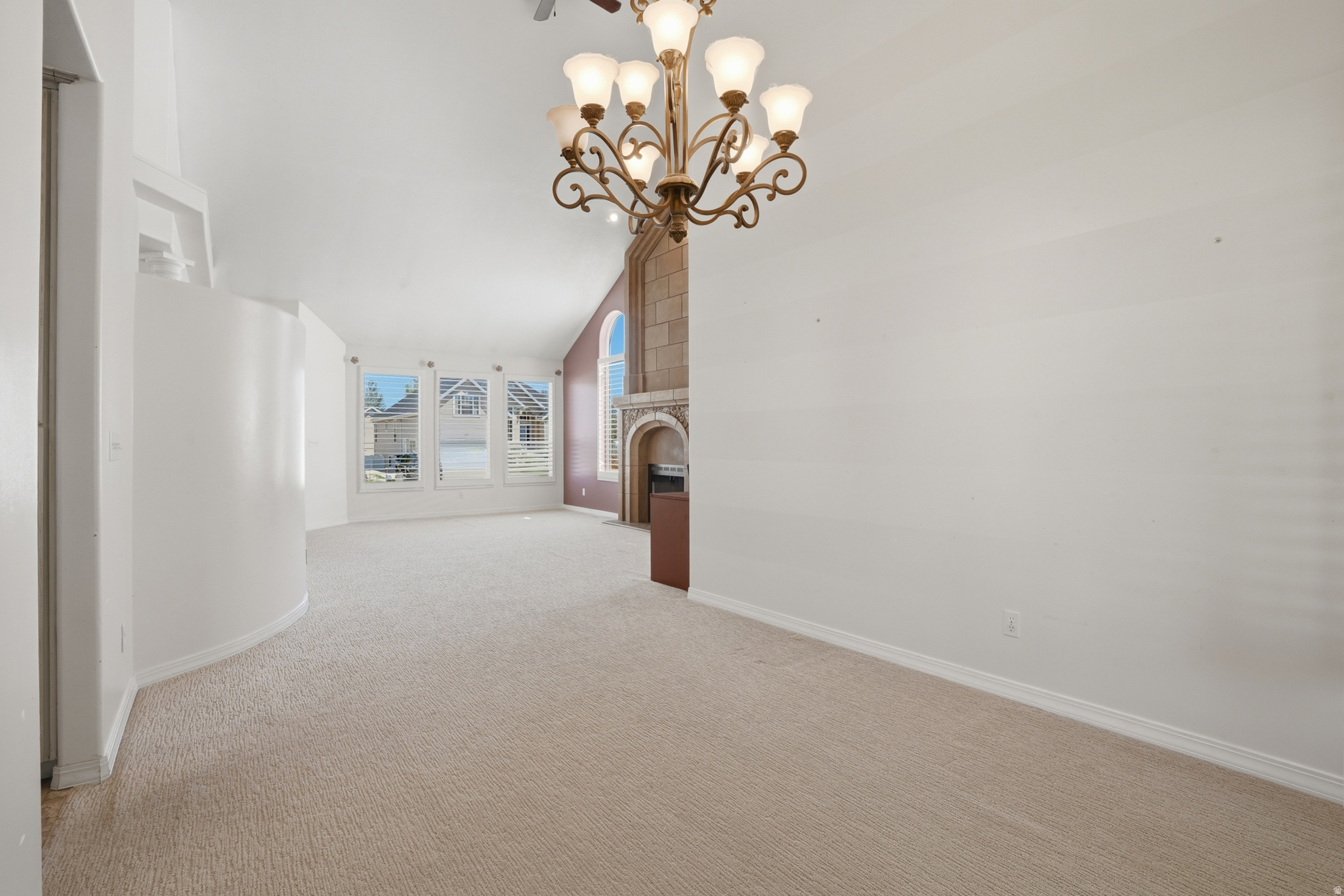 104 E CLEAR CREEK DR