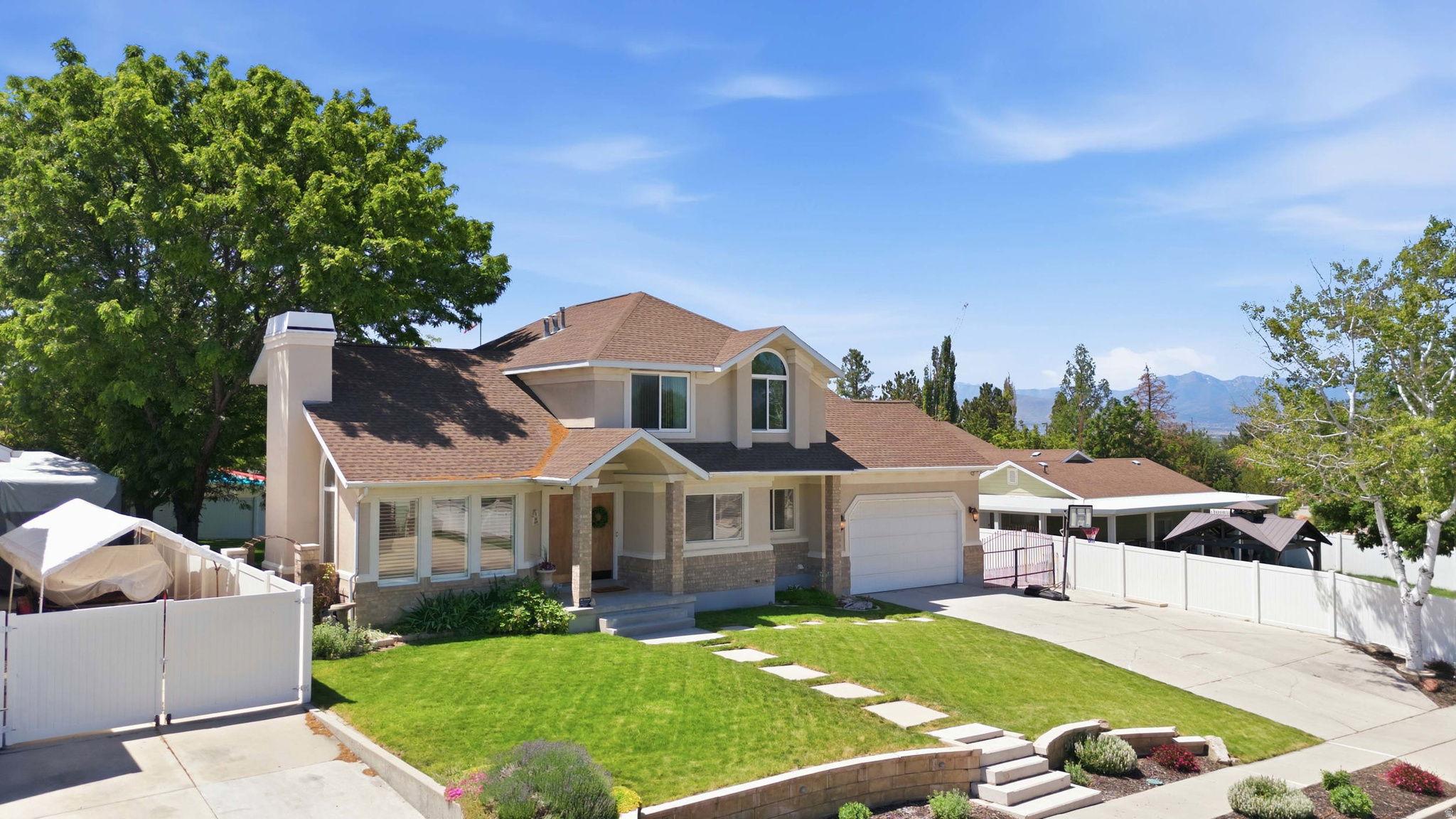 104 E CLEAR CREEK DR