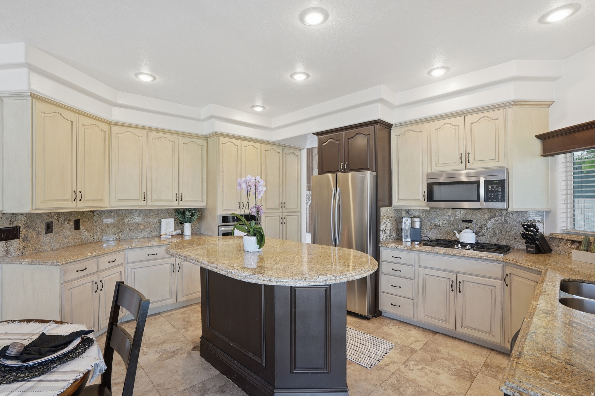 104 E CLEAR CREEK DR