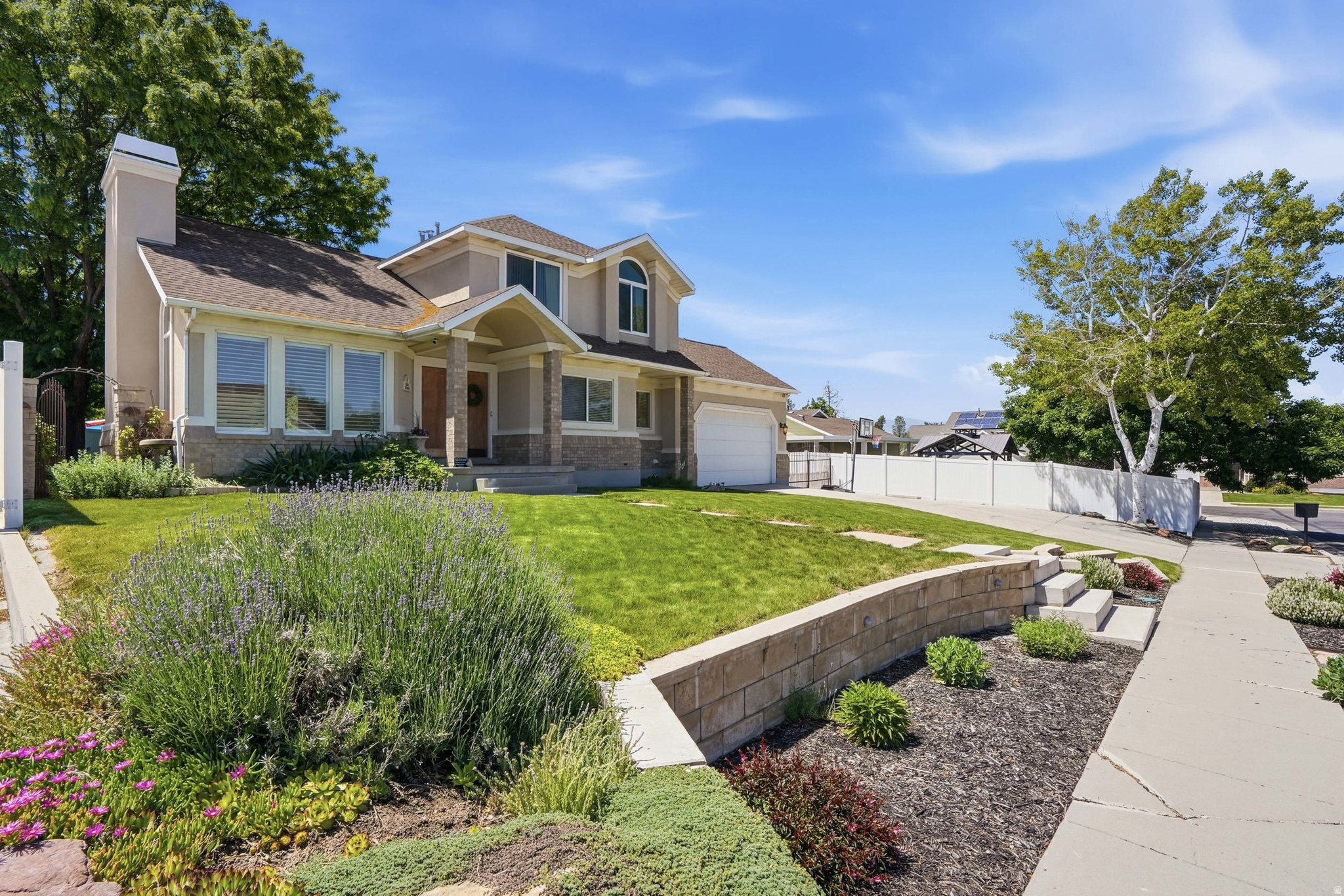 104 E CLEAR CREEK DR