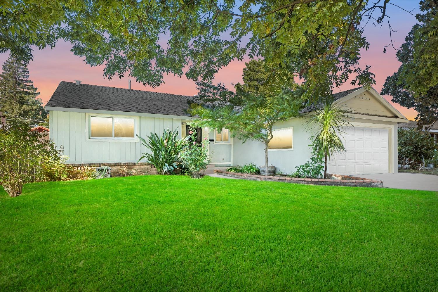 2711 E Northview Drive