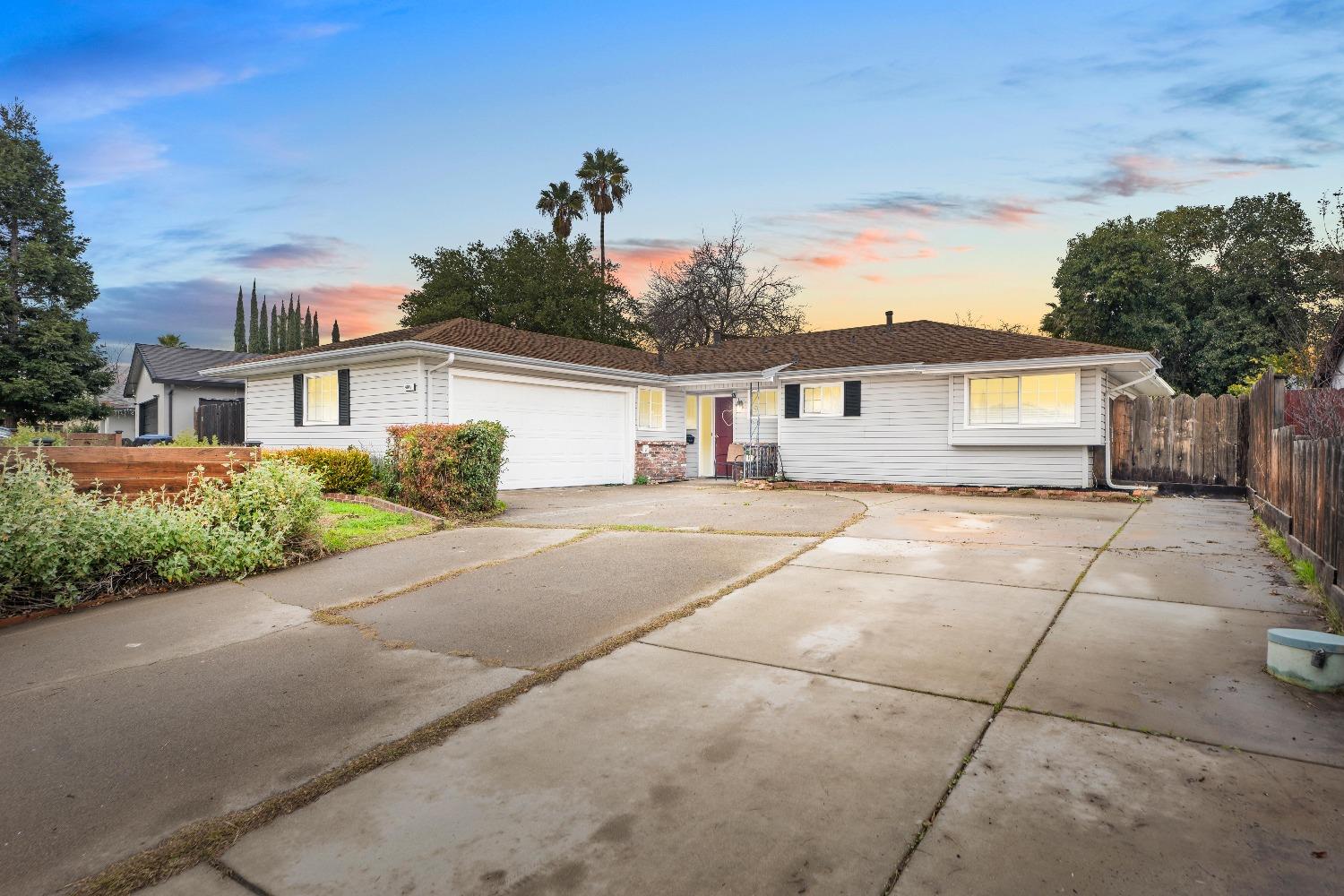 4041 Heather Hill Way