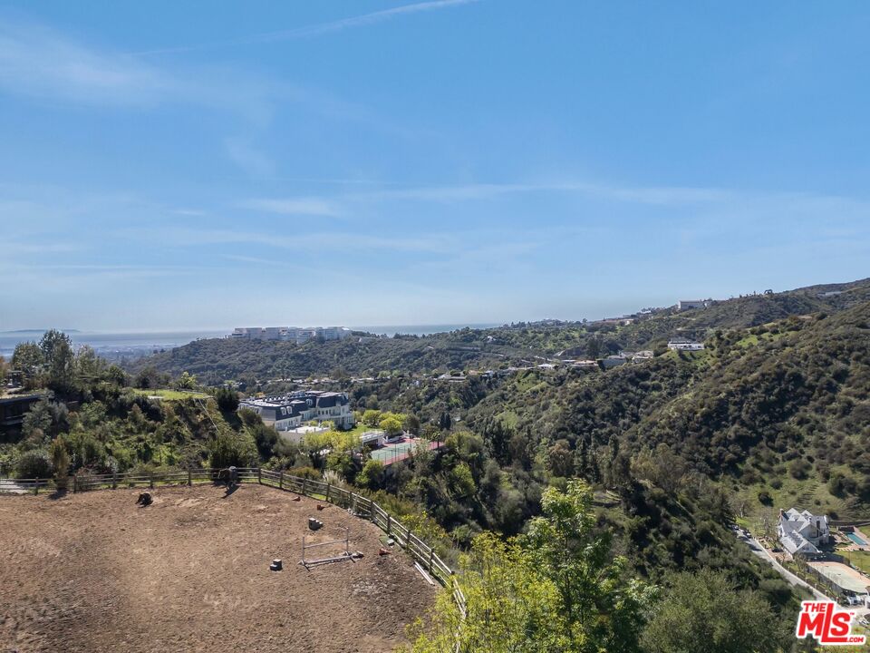 1119 Linda Flora Dr