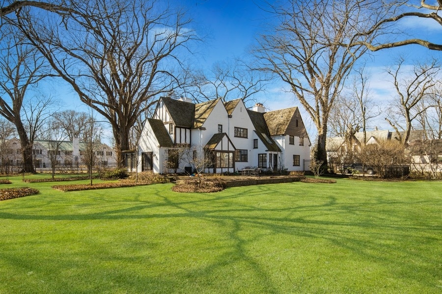 180 De Windt Road