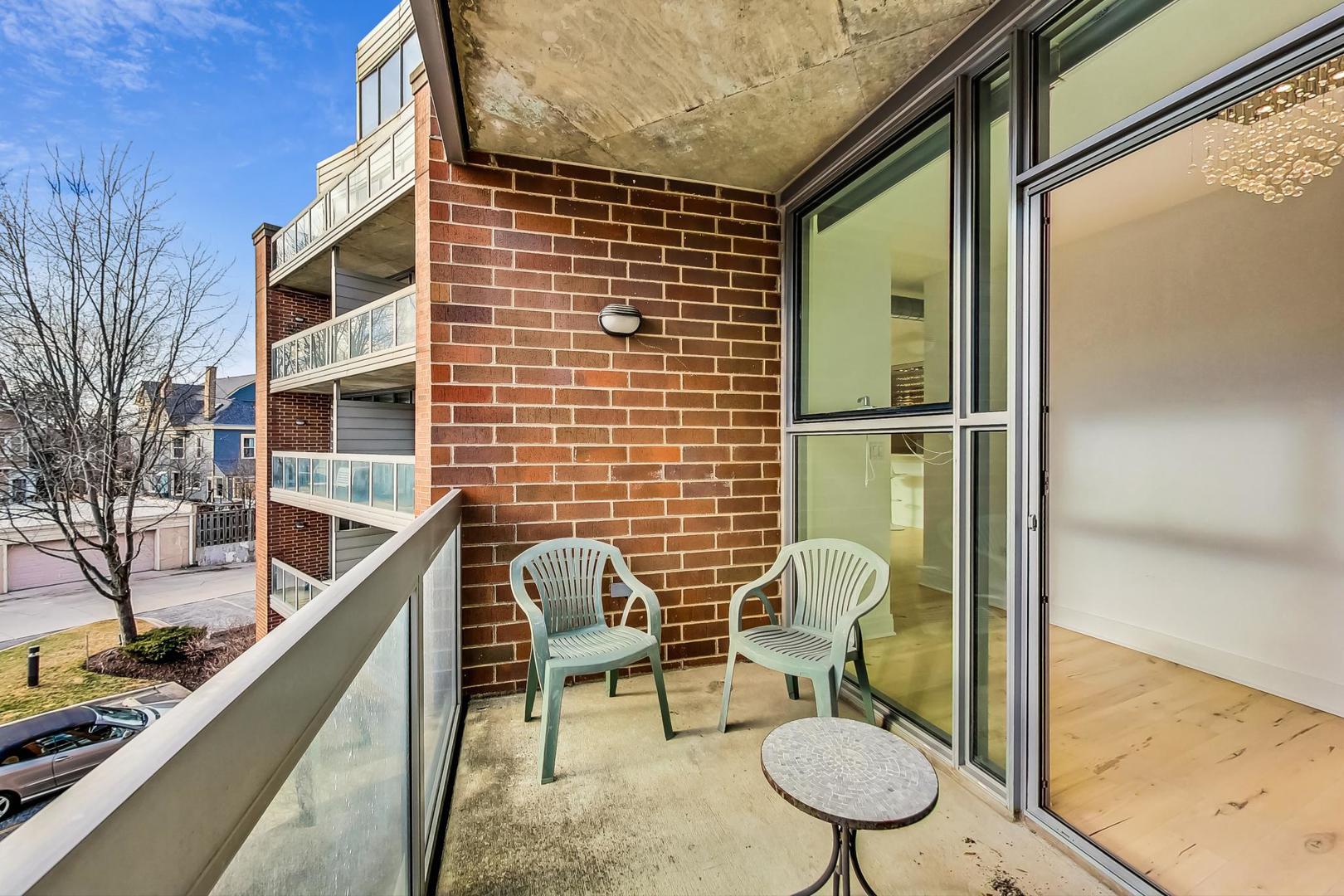 1228 Emerson Street Unit: 301