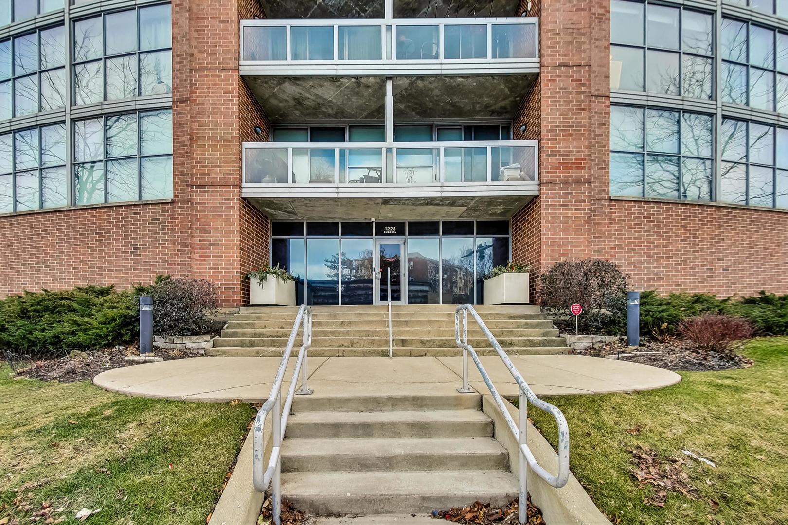 1228 Emerson Street Unit: 301