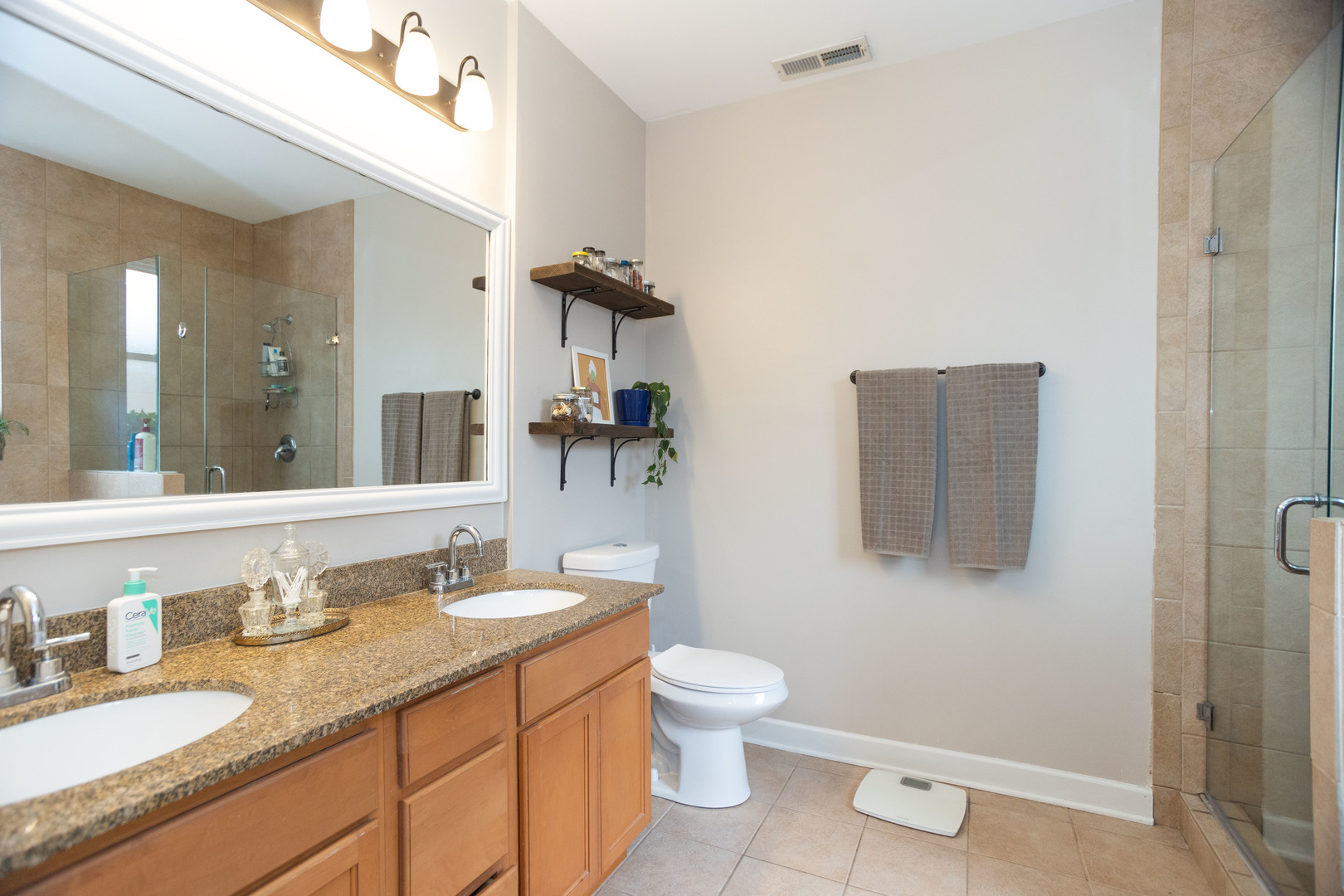 1449 N Campbell Avenue Unit: 2N