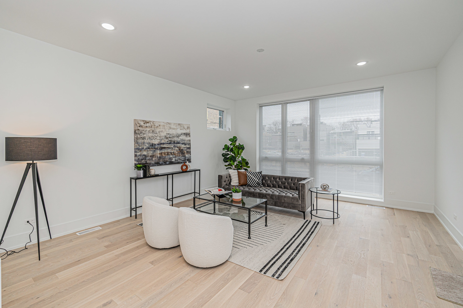 2329 W Fullerton Avenue Unit: 1E