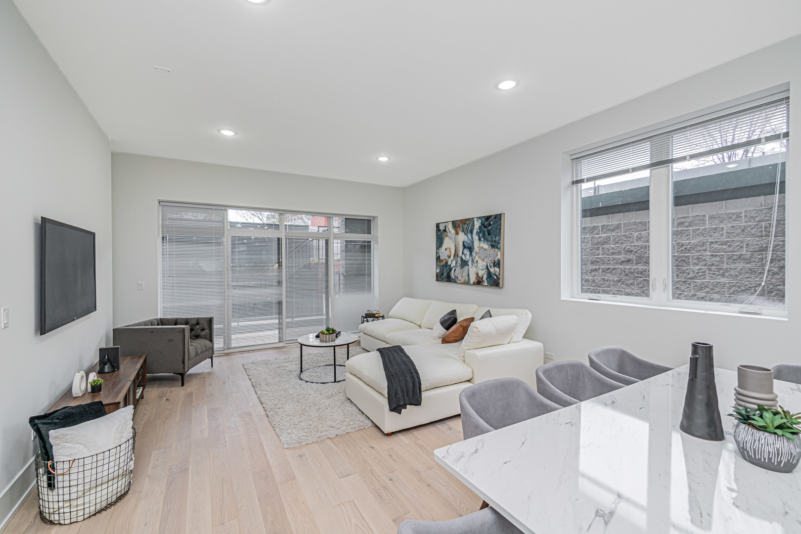 2329 W Fullerton Avenue Unit: 1E