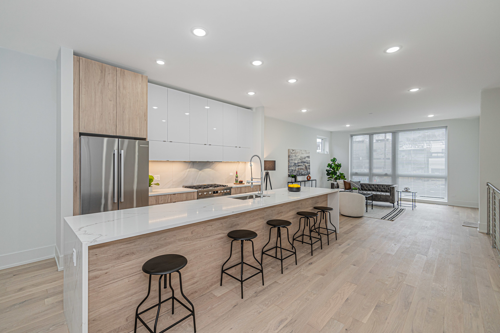 2329 W Fullerton Avenue Unit: 1E