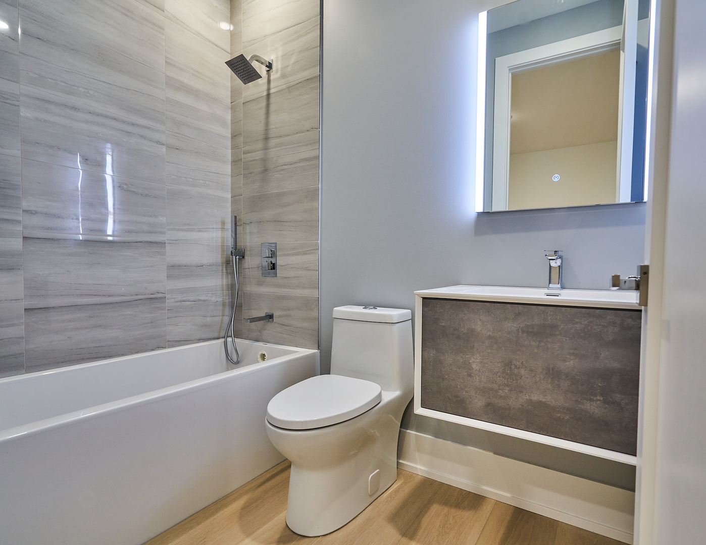 2329 W Fullerton Avenue Unit: 1E