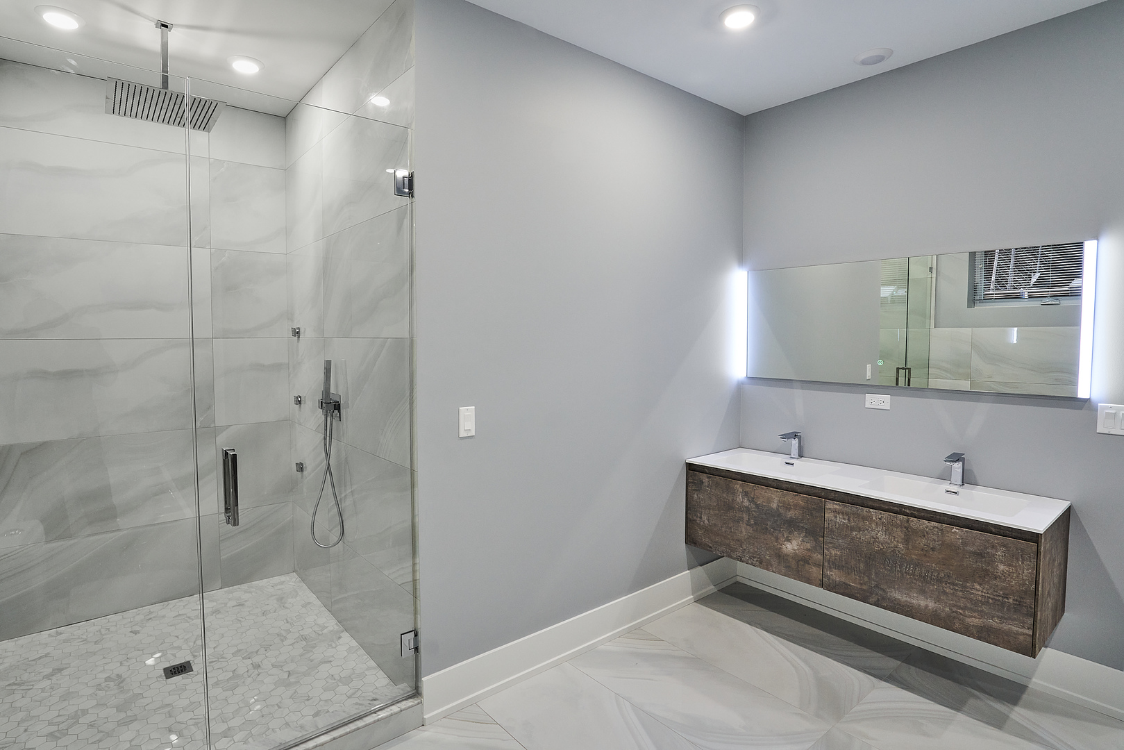 2329 W Fullerton Avenue Unit: 1E