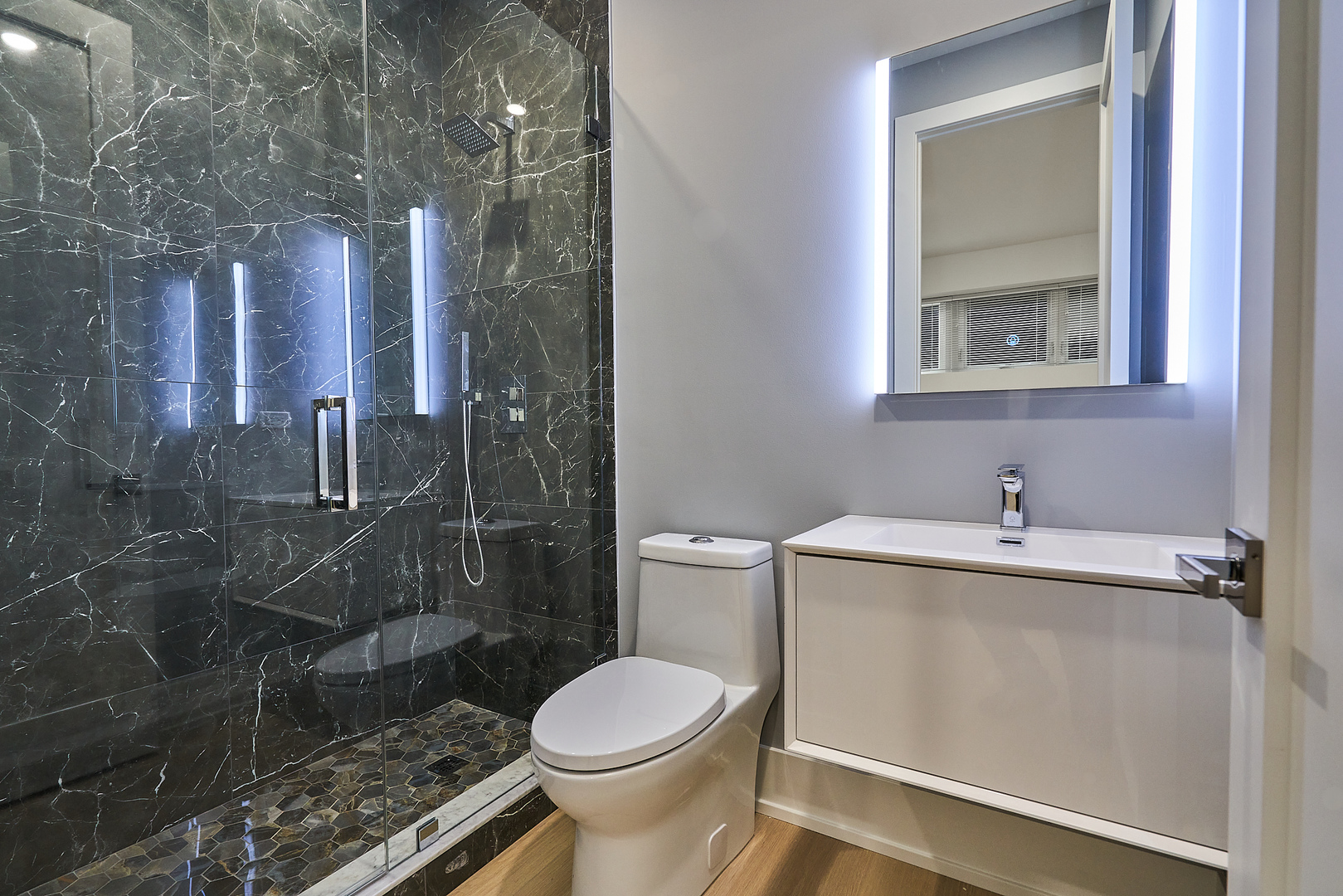 2329 W Fullerton Avenue Unit: 1E