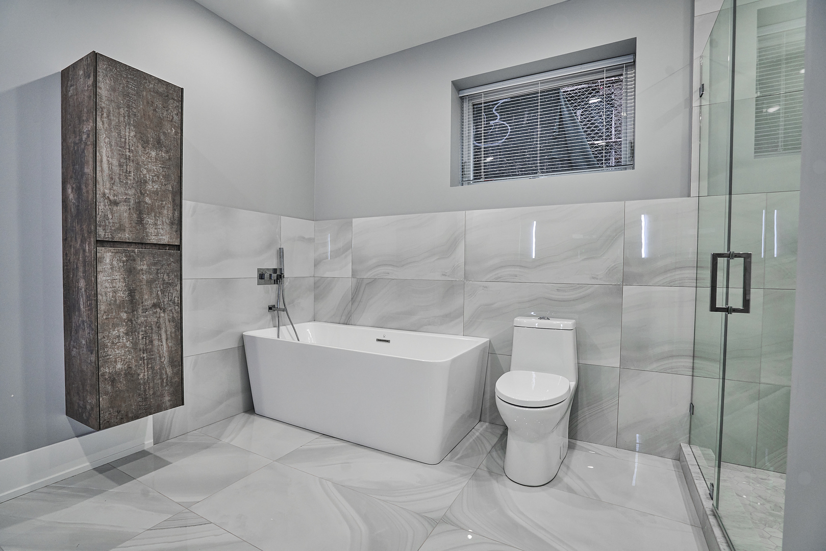 2329 W Fullerton Avenue Unit: 1E