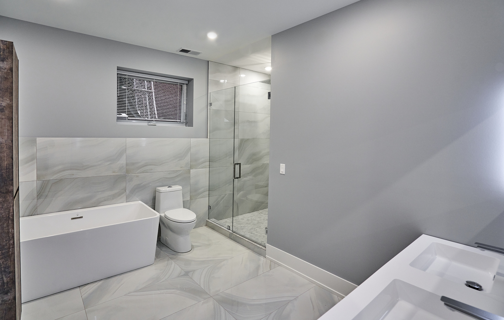 2329 W Fullerton Avenue Unit: 1E