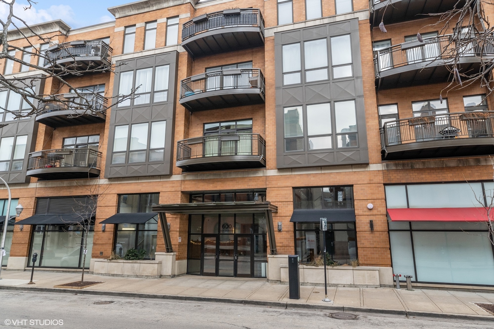 600 W Drummond Place Unit: 414