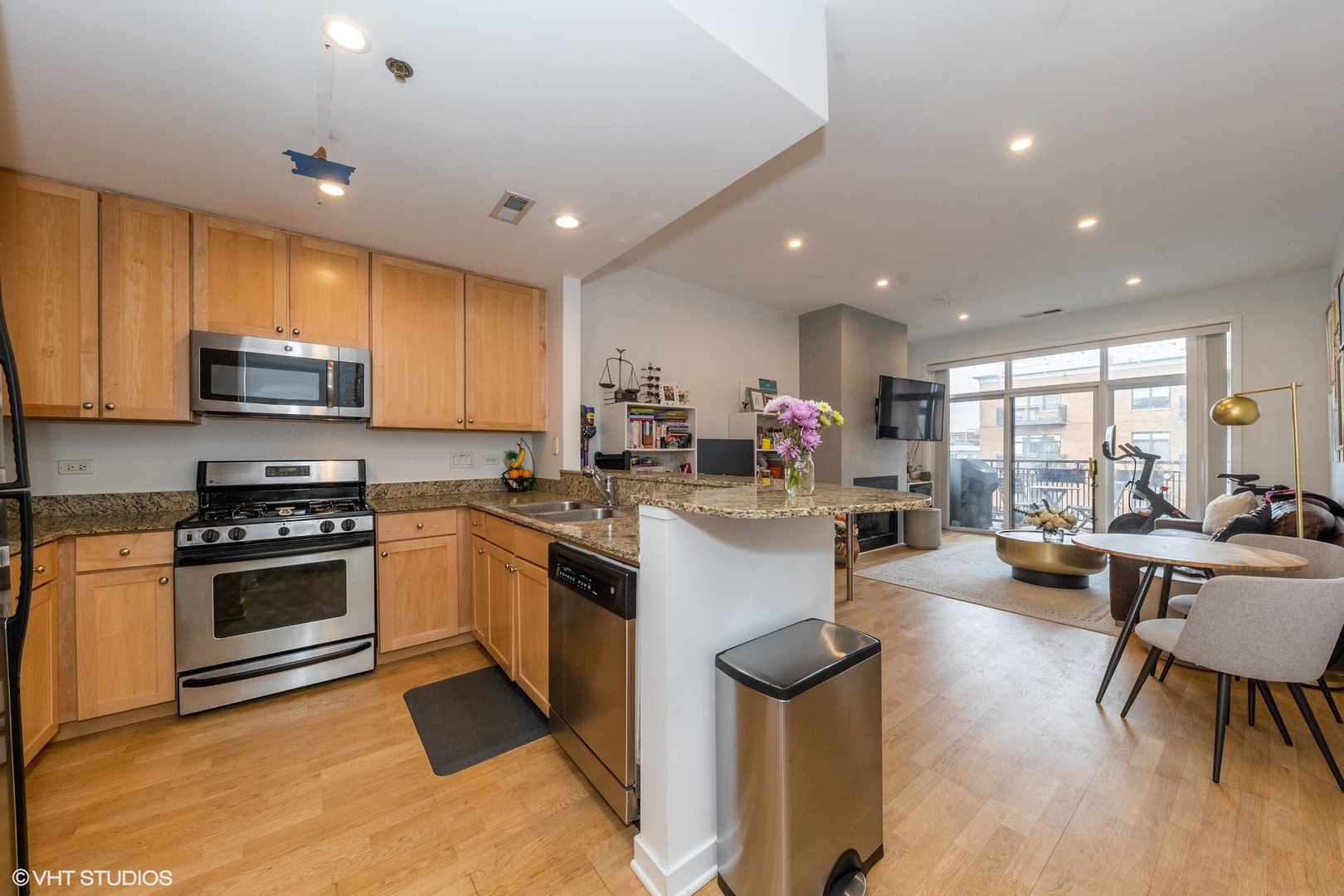 600 W Drummond Place Unit: 414