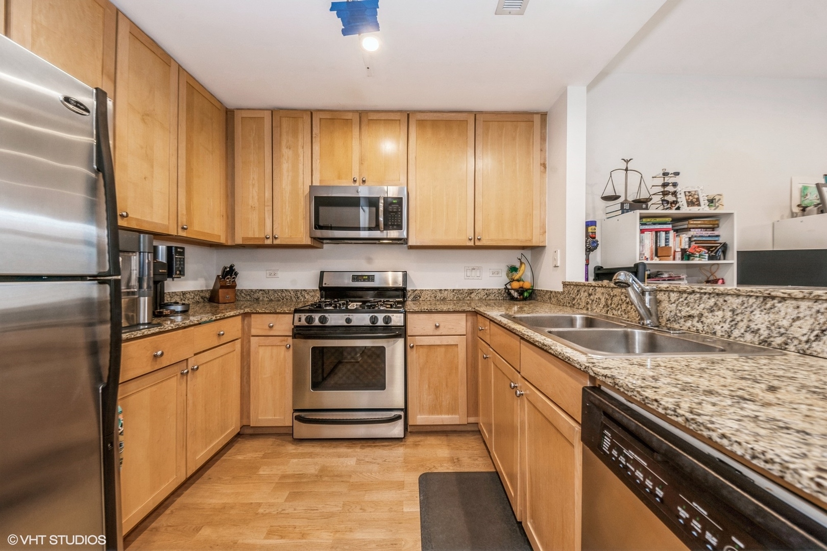 600 W Drummond Place Unit: 414