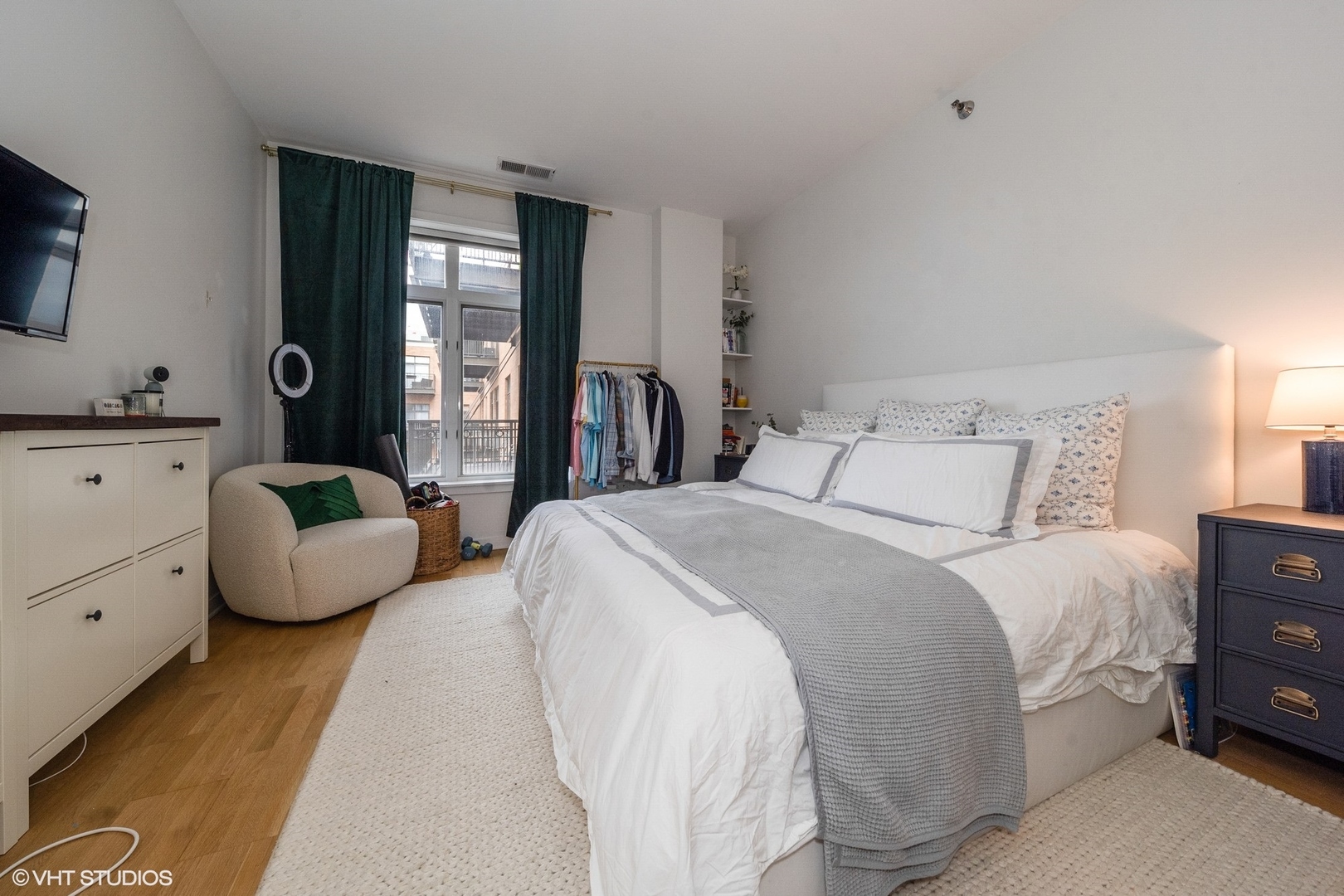 600 W Drummond Place Unit: 414