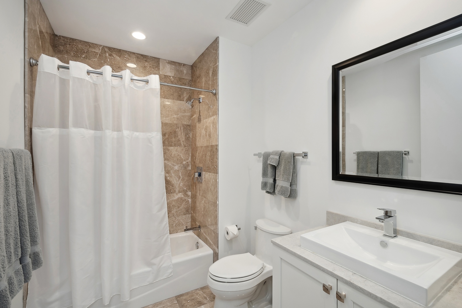 540 W Webster Unit: 1104