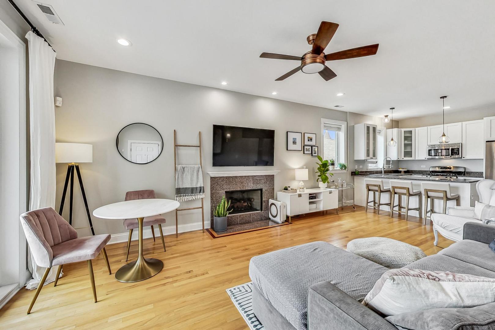 1441 W Augusta Boulevard Unit: 2E