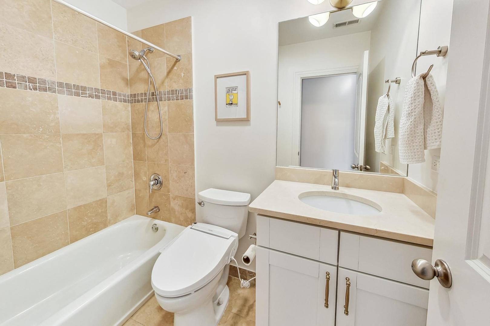 1441 W Augusta Boulevard Unit: 2E