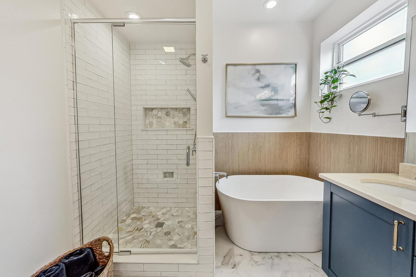 1441 W Augusta Boulevard Unit: 2E