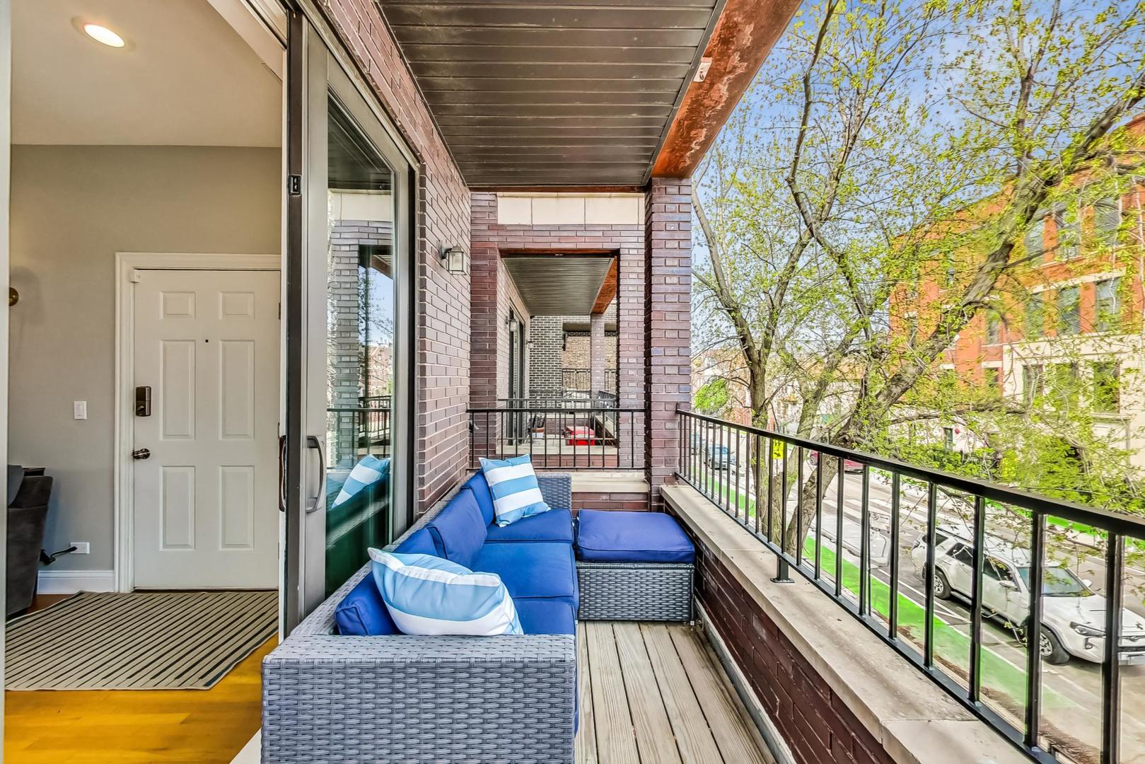 1441 W Augusta Boulevard Unit: 2E