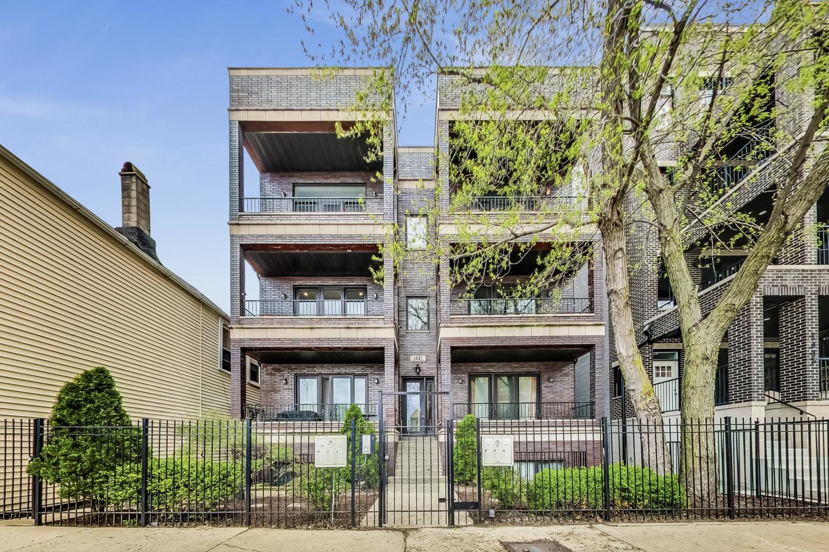 1441 W Augusta Boulevard Unit: 2E