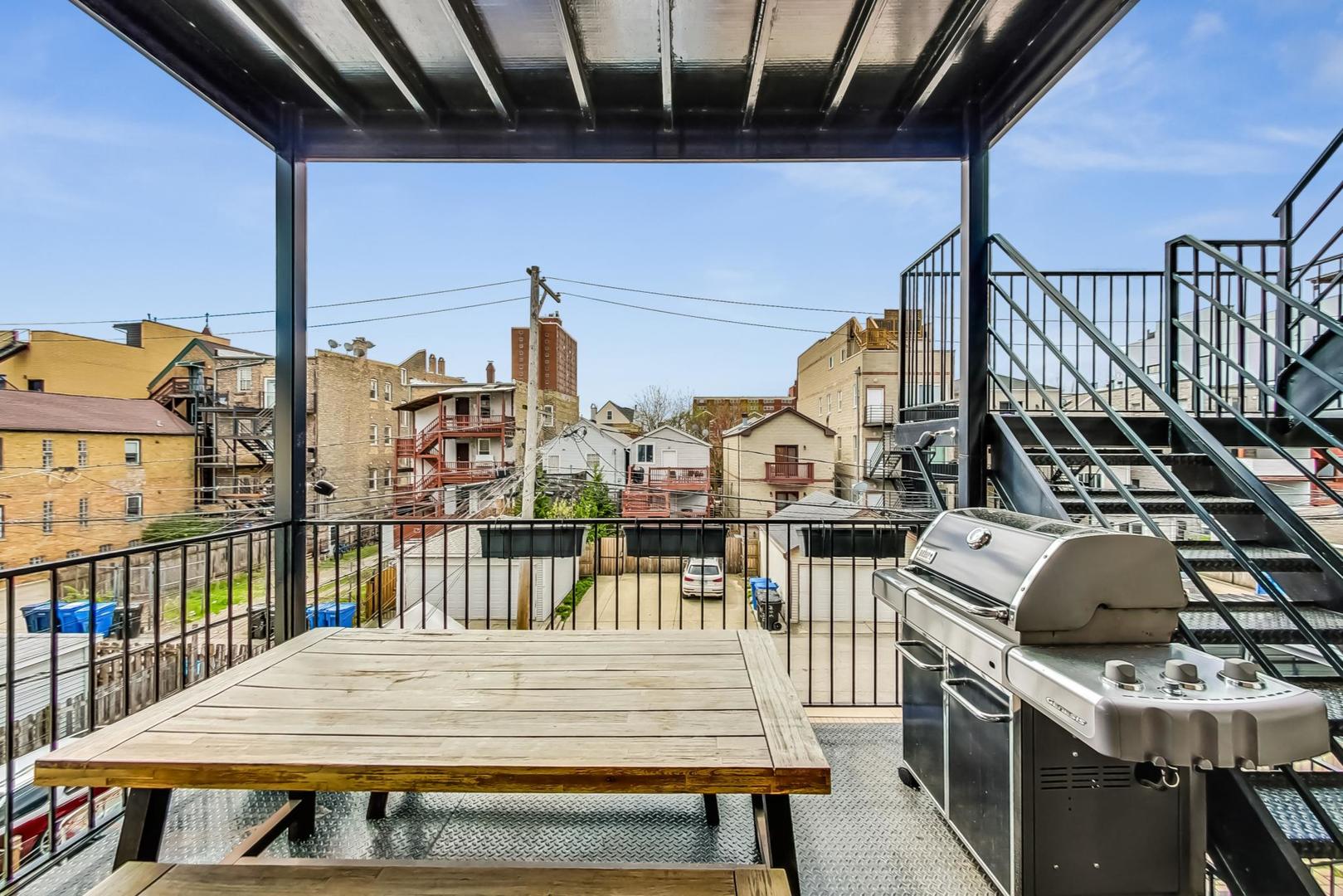 1441 W Augusta Boulevard Unit: 2E