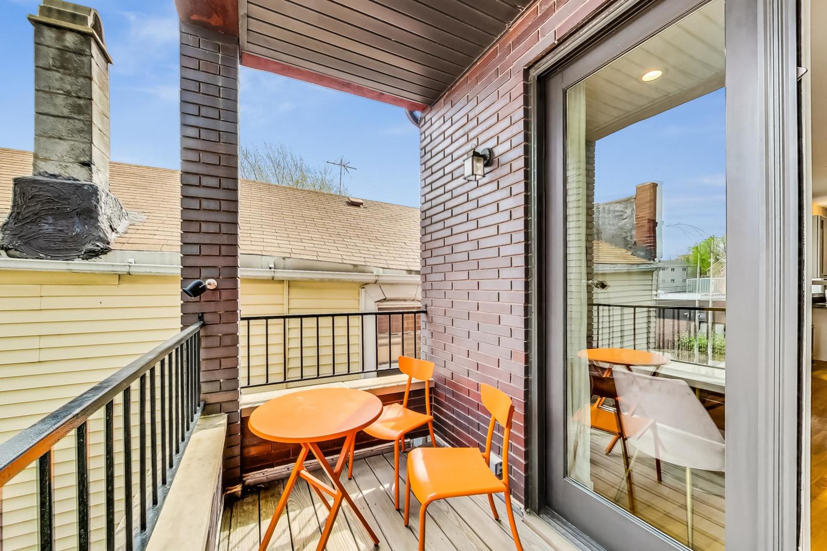 1441 W Augusta Boulevard Unit: 2E