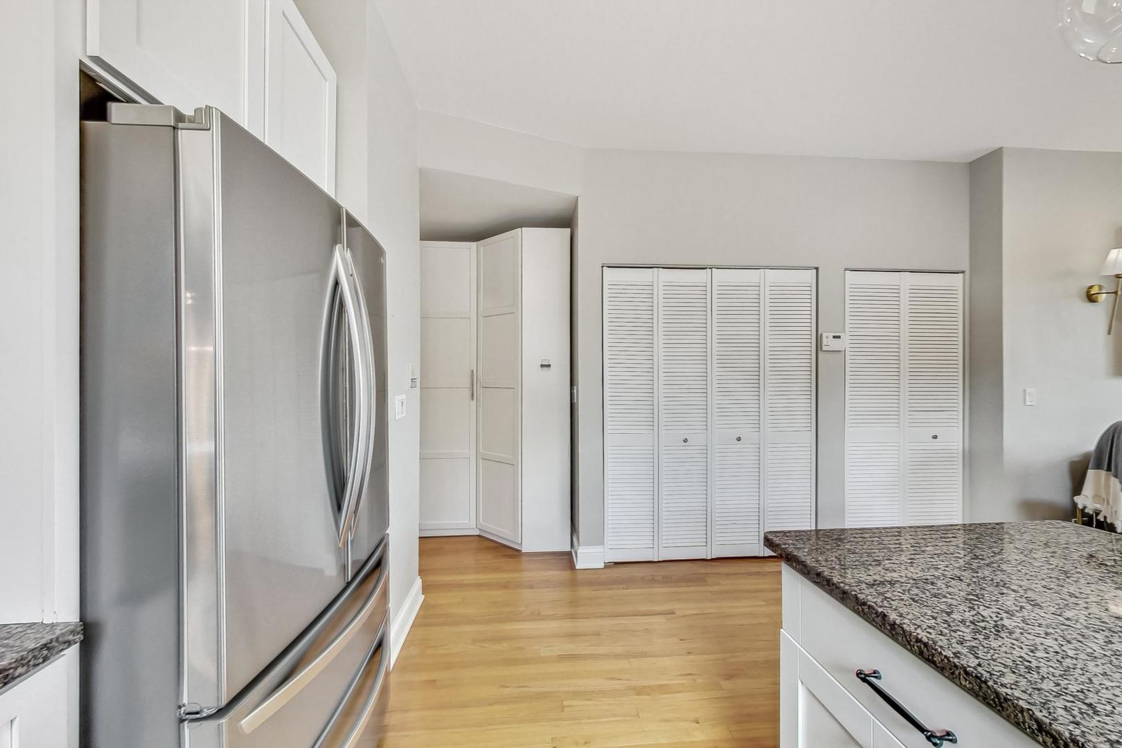 1441 W Augusta Boulevard Unit: 2E