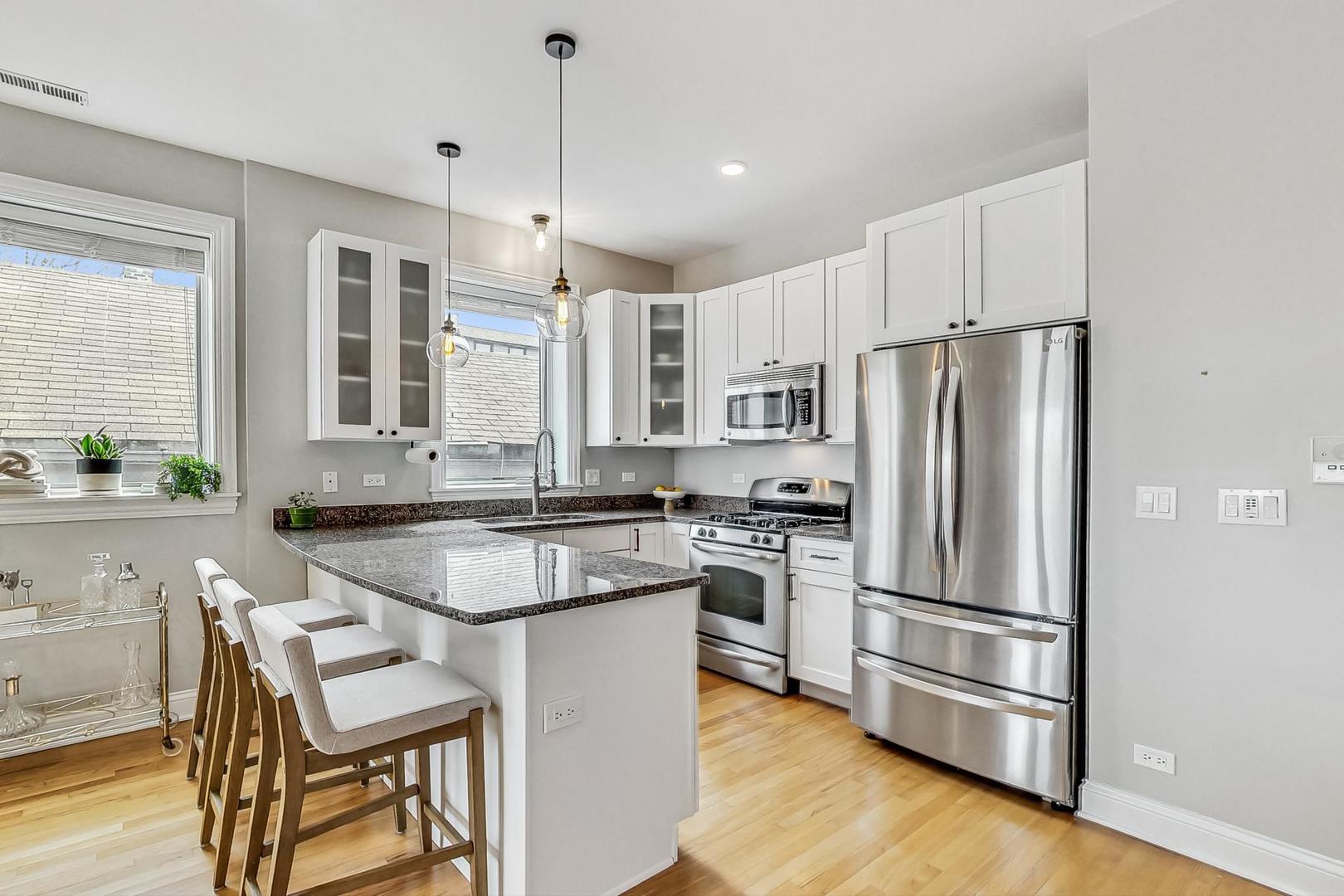 1441 W Augusta Boulevard Unit: 2E