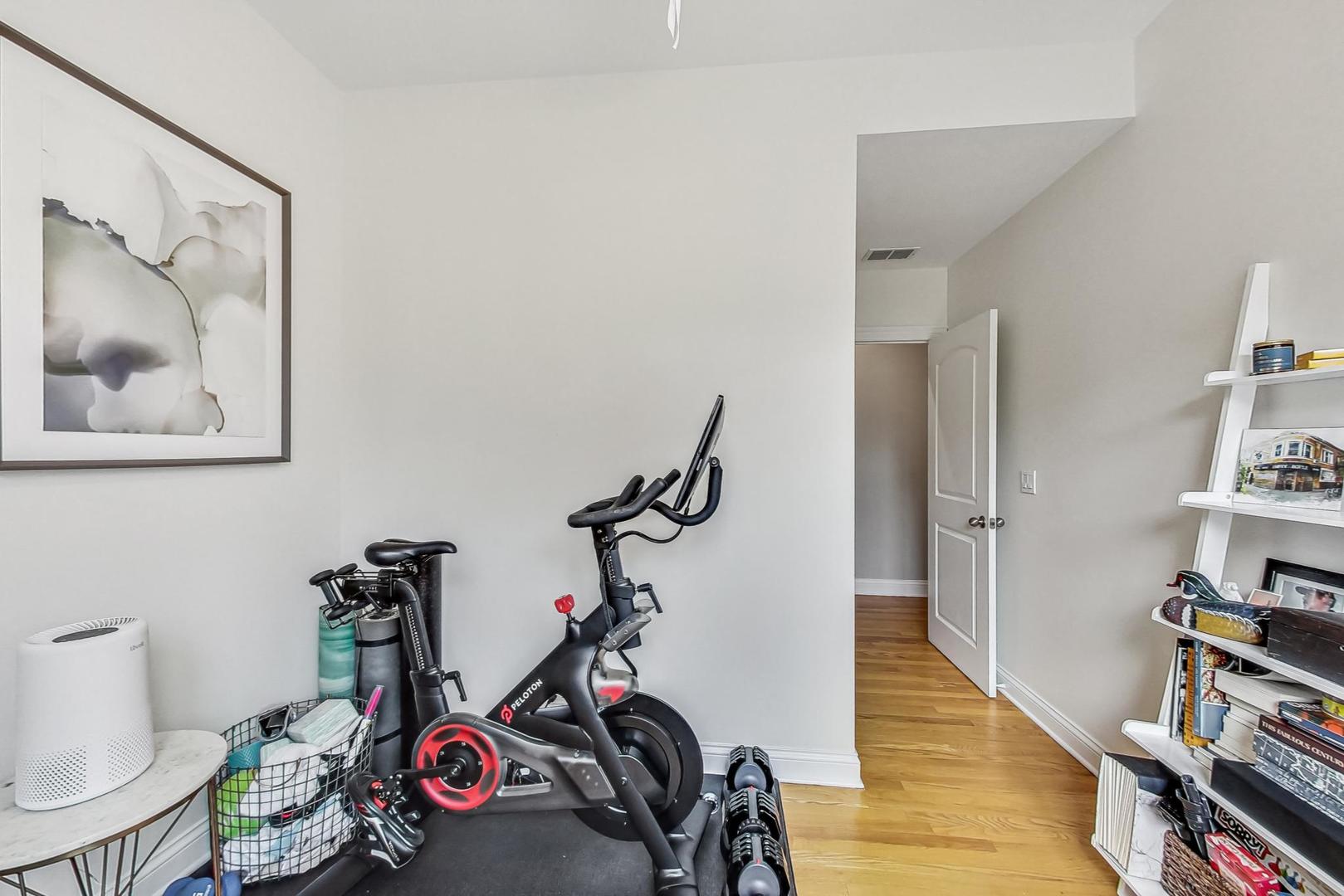 1441 W Augusta Boulevard Unit: 2E