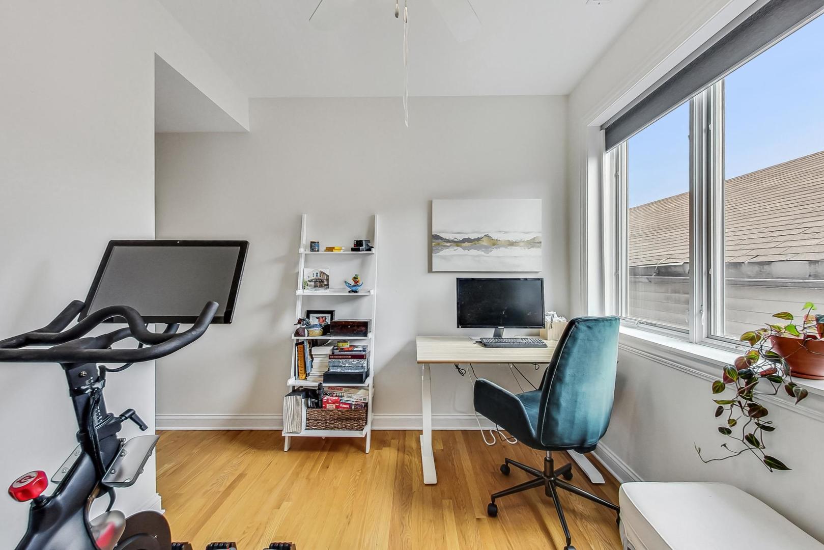 1441 W Augusta Boulevard Unit: 2E