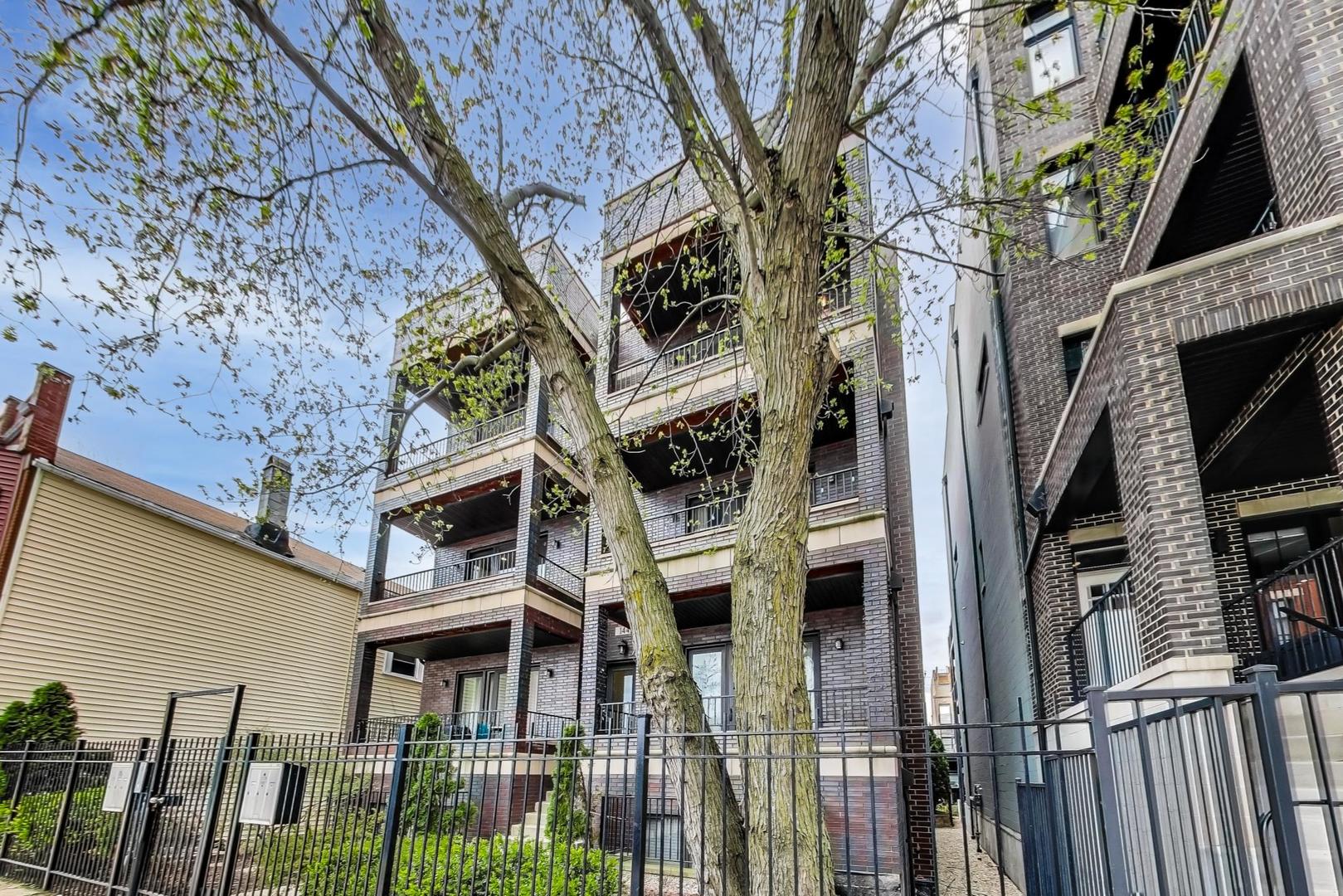 1441 W Augusta Boulevard Unit: 2E