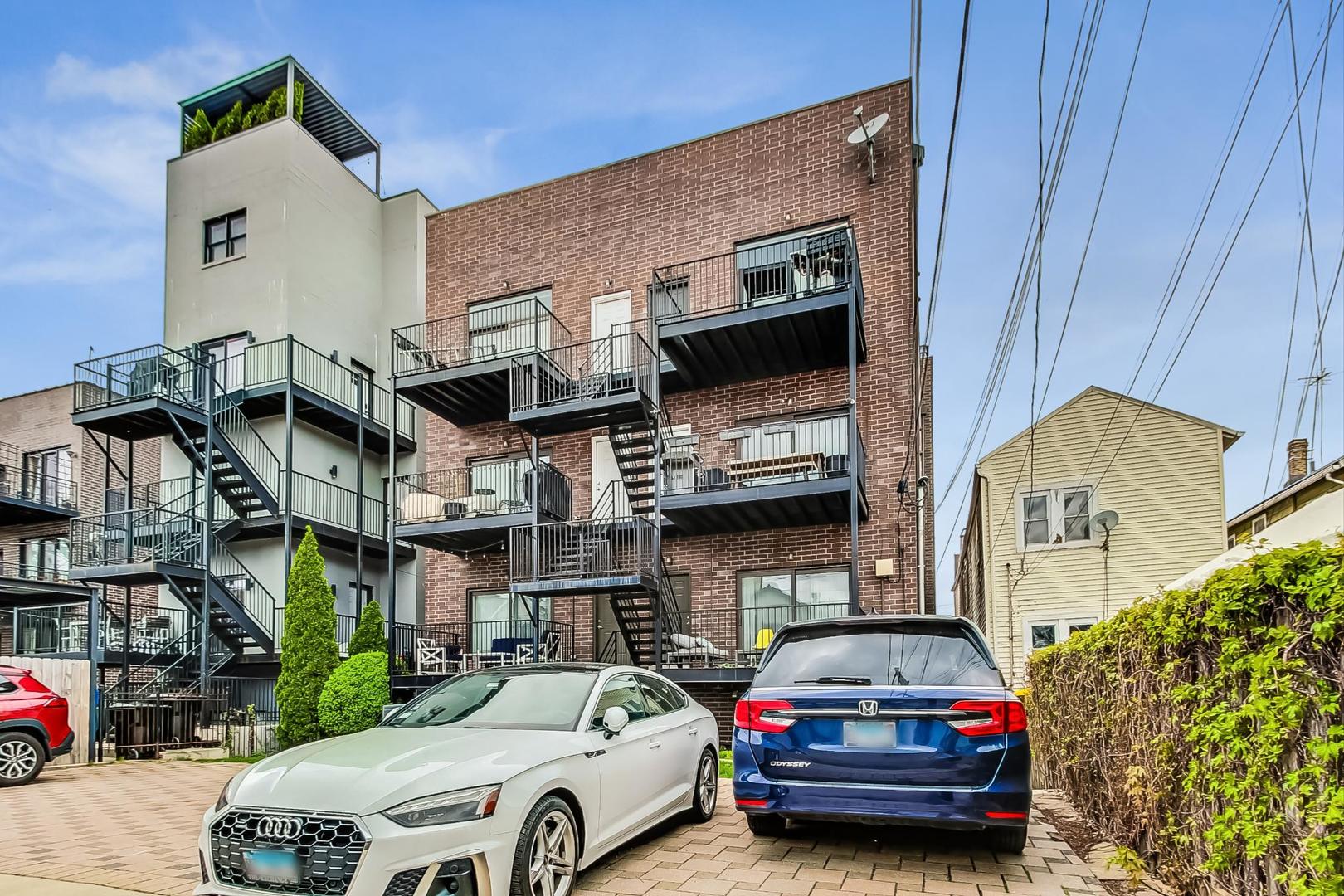 1441 W Augusta Boulevard Unit: 2E