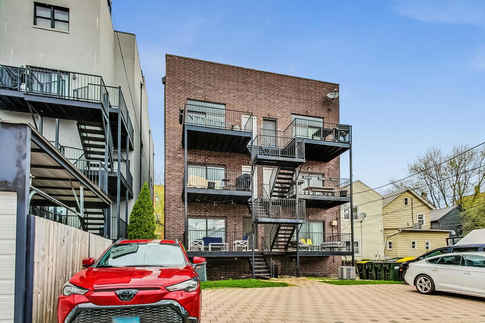 1441 W Augusta Boulevard Unit: 2E