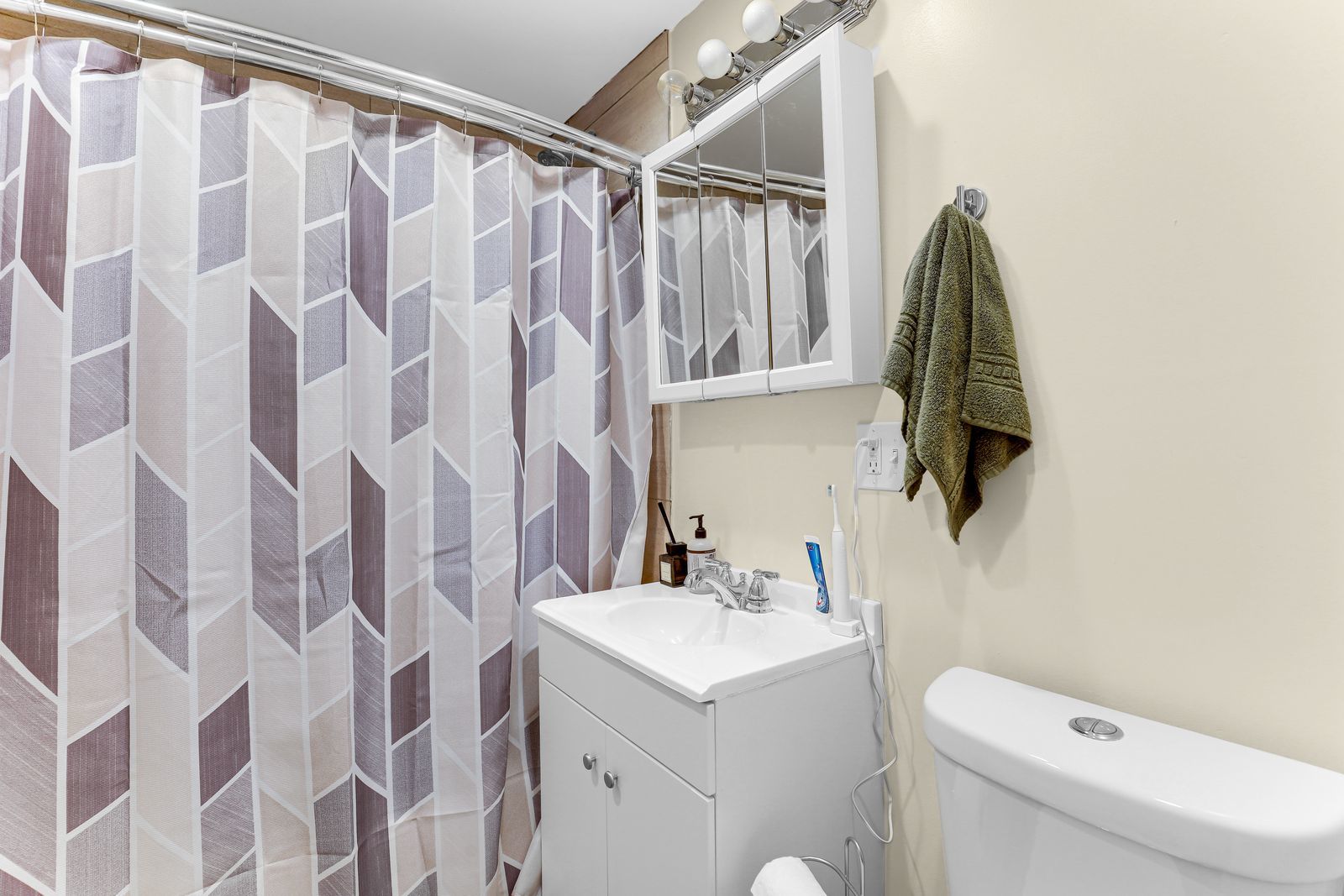 2242 N Halsted Street Unit: GDN