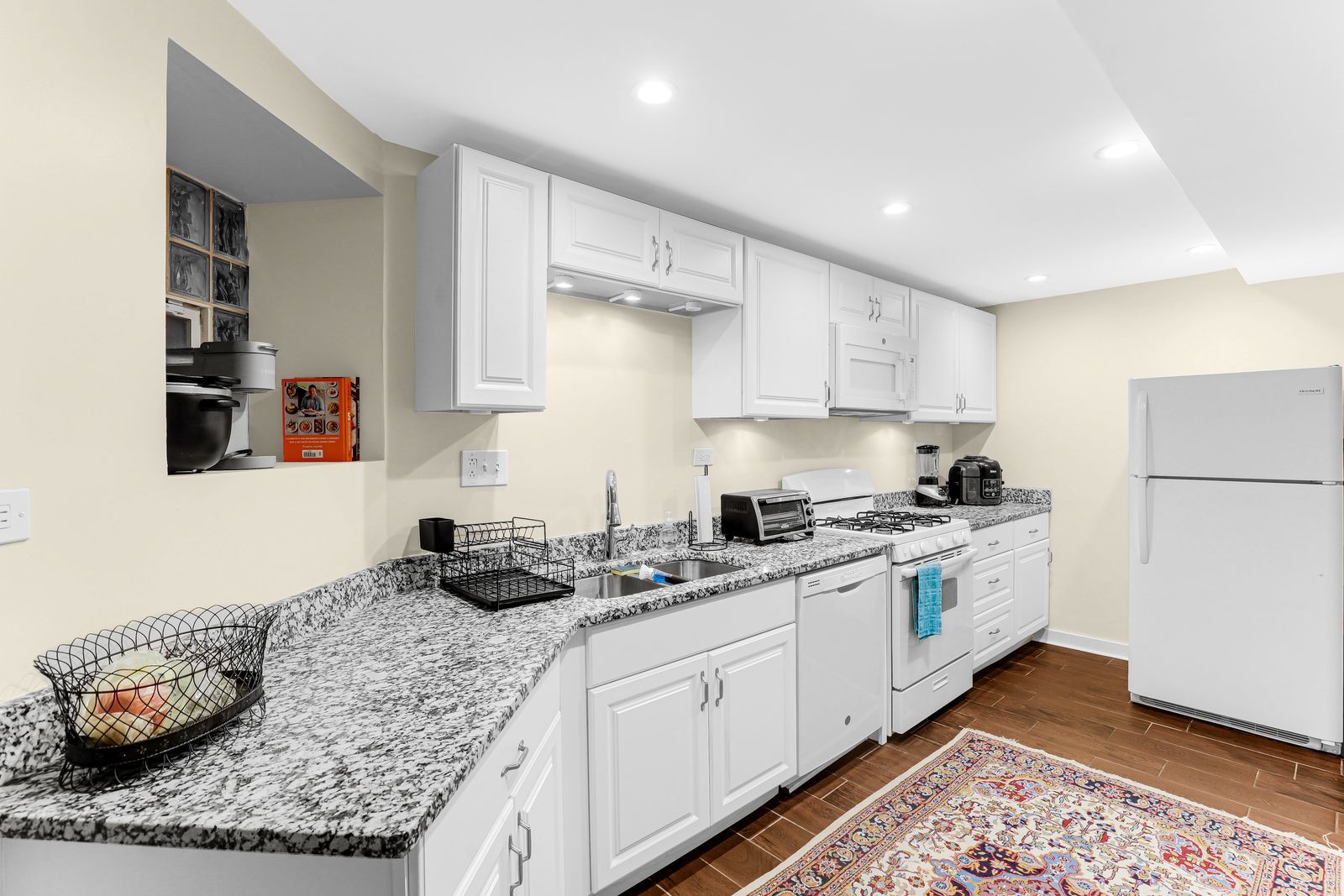 2242 N Halsted Street Unit: GDN