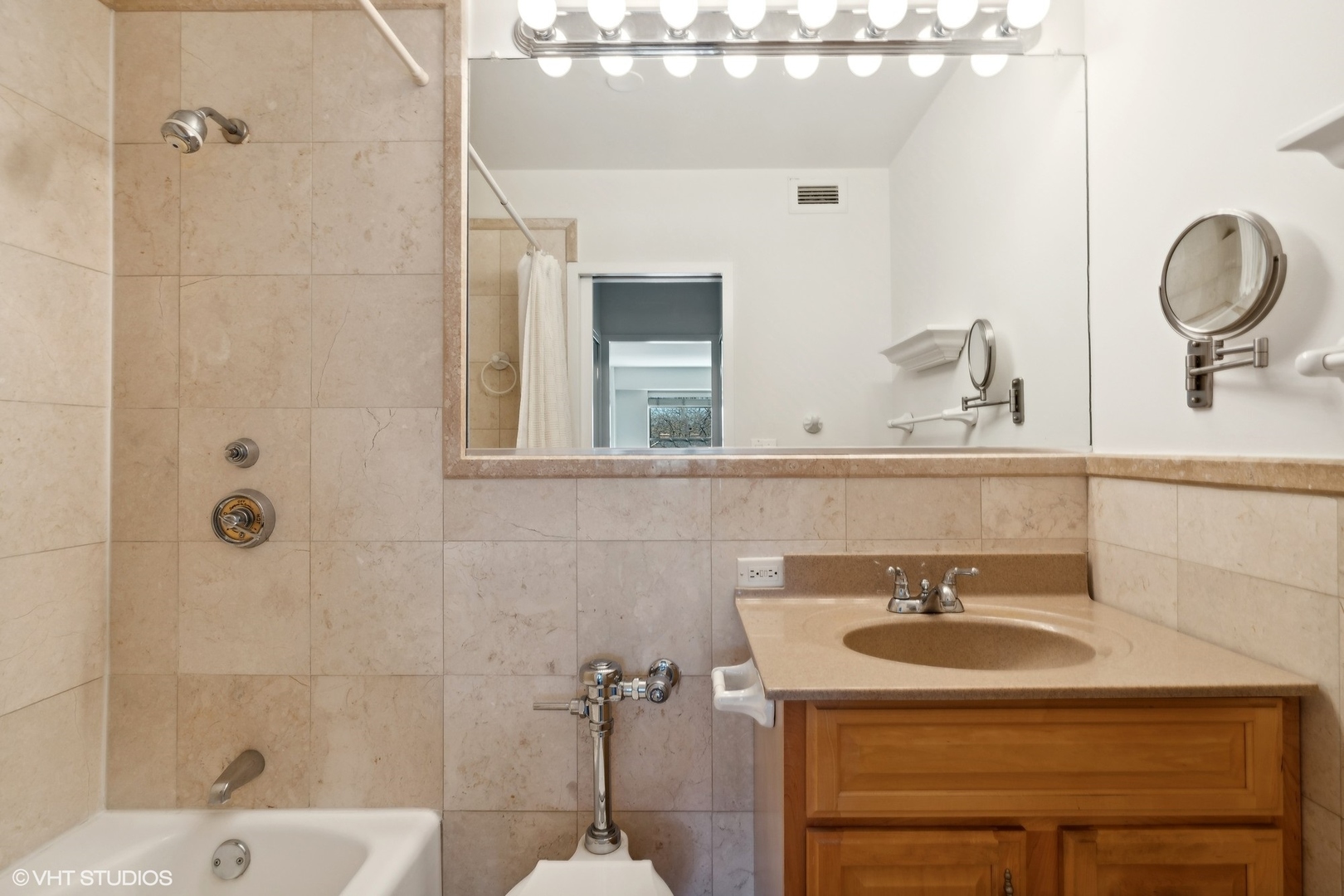 1440 Sheridan Road Unit: 301