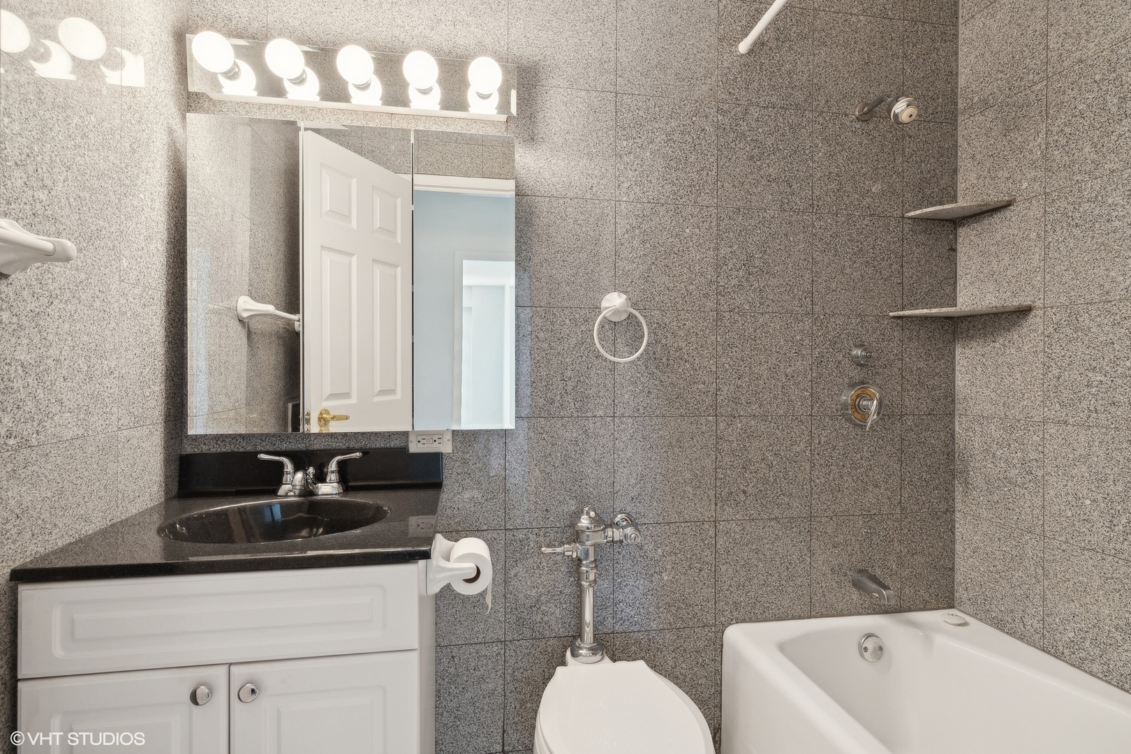 1440 Sheridan Road Unit: 301