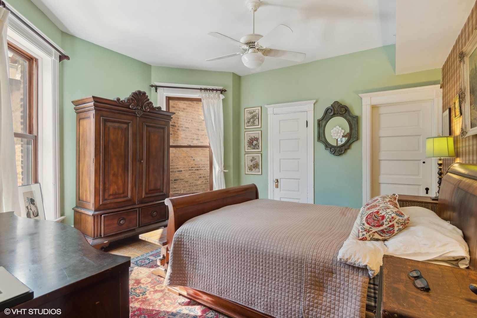 2733 N Hampden Court Unit: 2FR