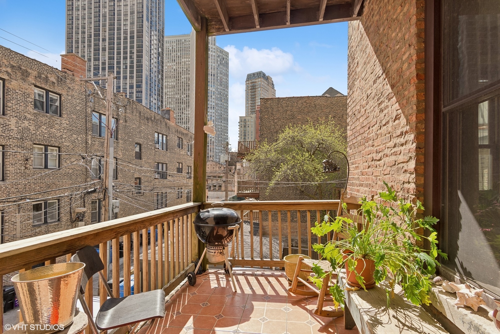 2733 N Hampden Court Unit: 2FR