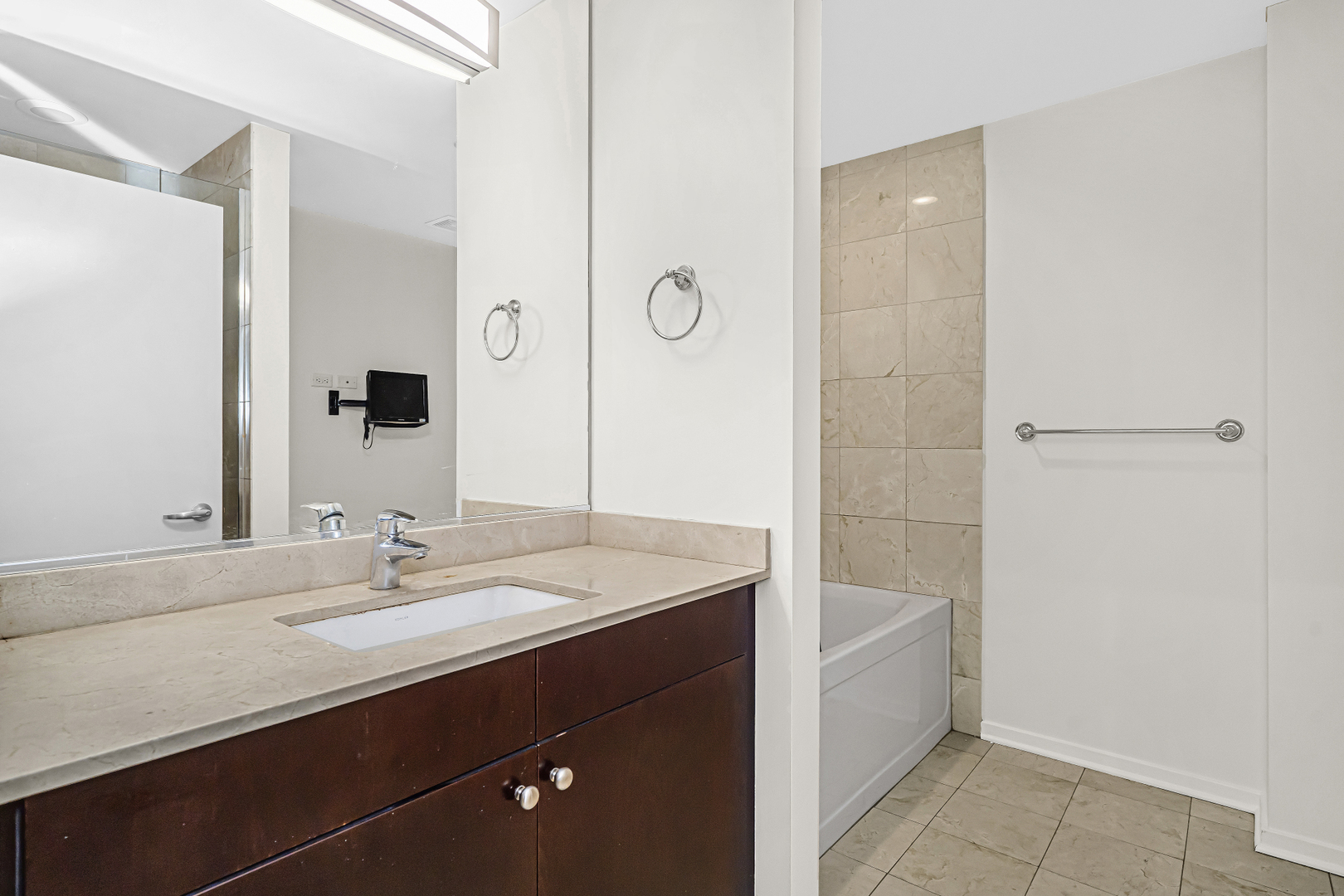 125 S Green Street Unit: 202A